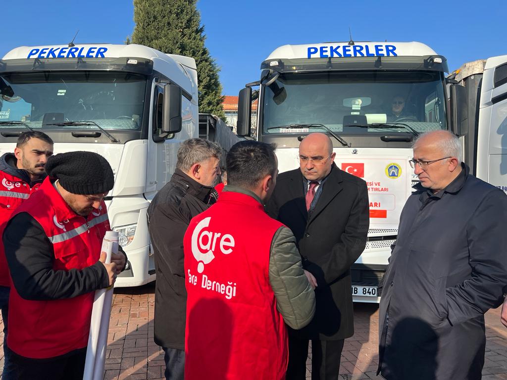3 Tır Yakacak ve Gıda Yardımı Yola Çıktı