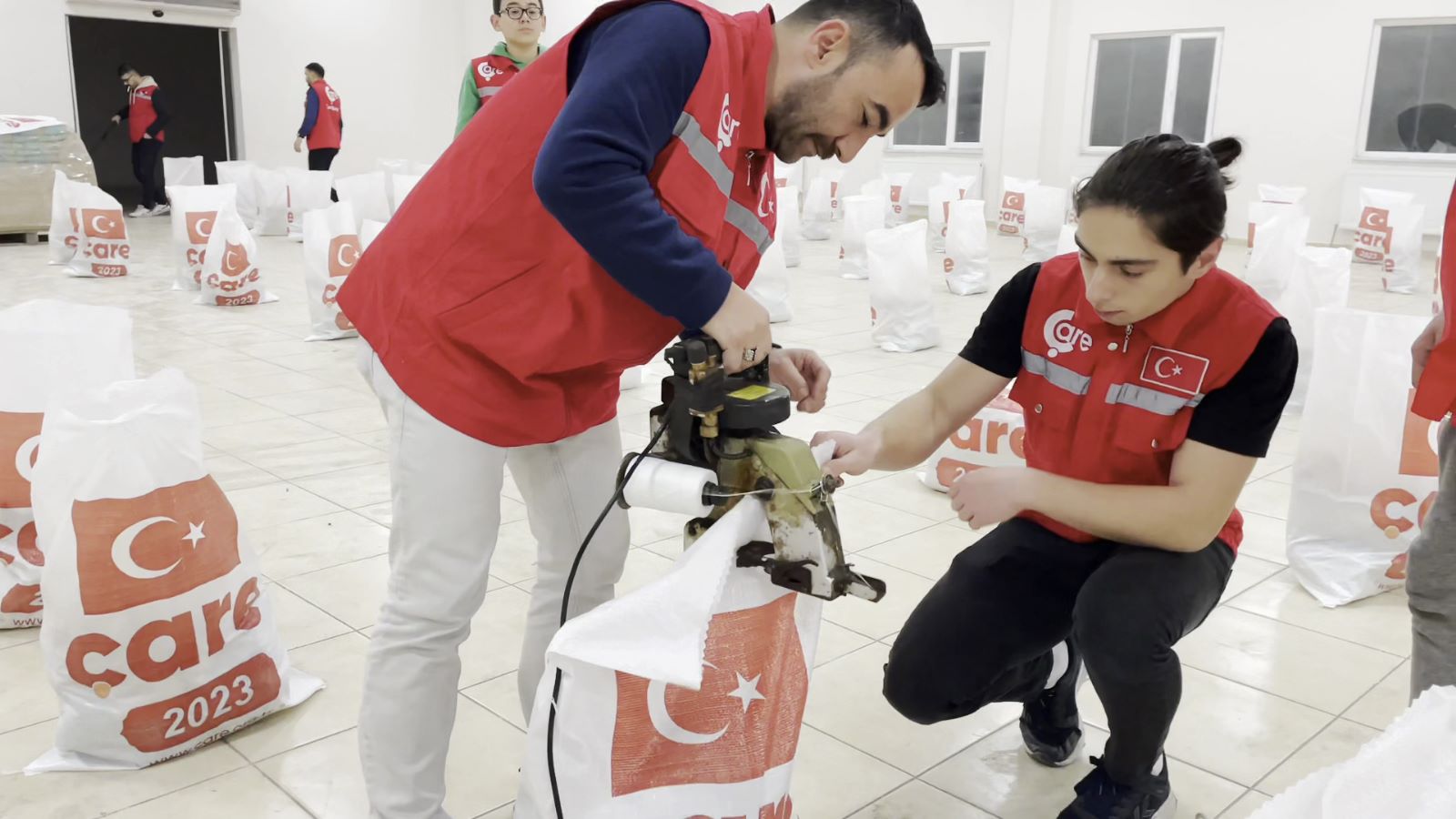 3 Tır Yakacak ve Gıda Yardımı Yola Çıktı