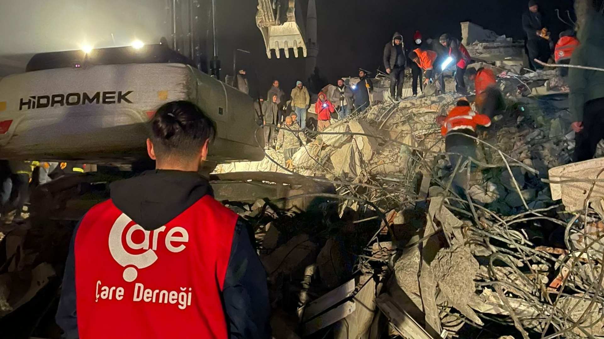 Depremzedelere Hizmetlerimiz Devam Ediyor