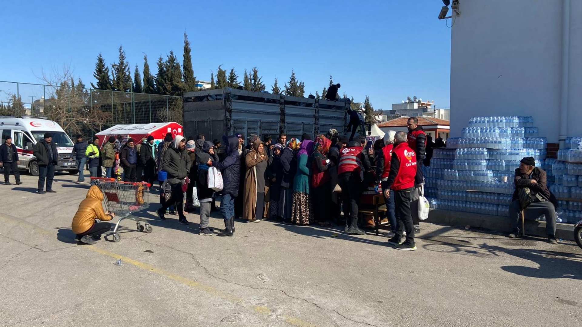 Yemen’e Temel İhtiyaç Gıda ve Kıyafet Yardımlarınız Ulaştı