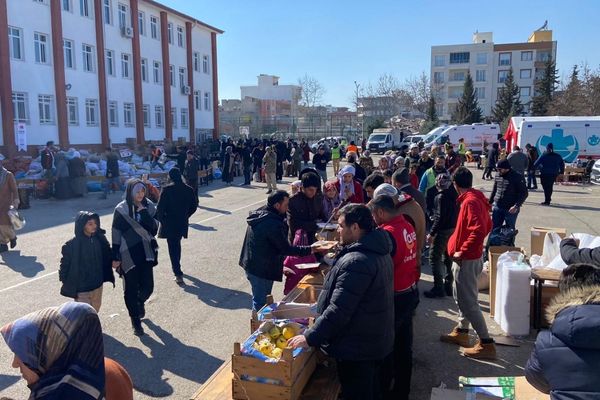 Depremzedelere Hizmetlerimiz Devam Ediyor