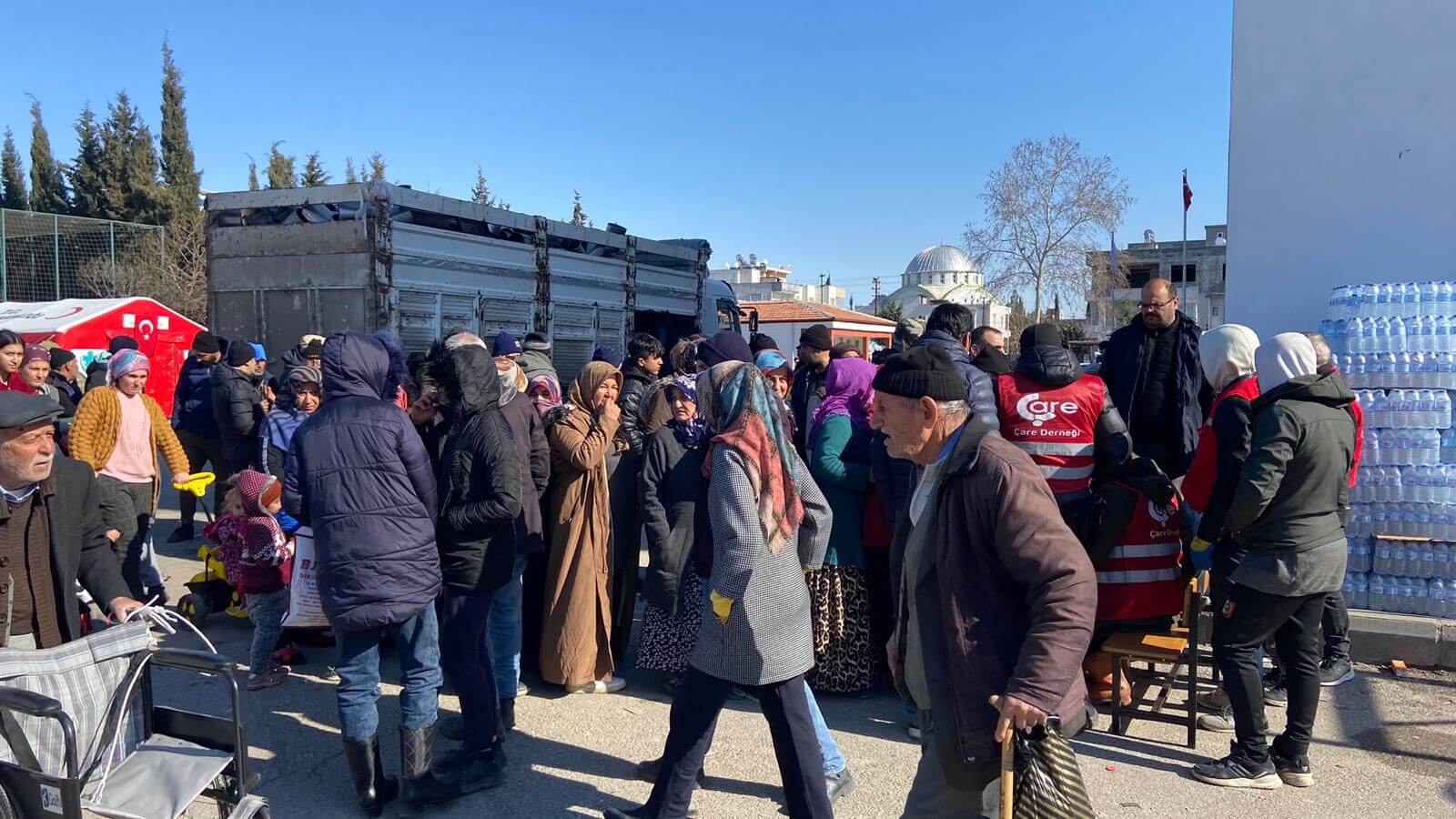 Depremzedelere Hizmetlerimiz Devam Ediyor