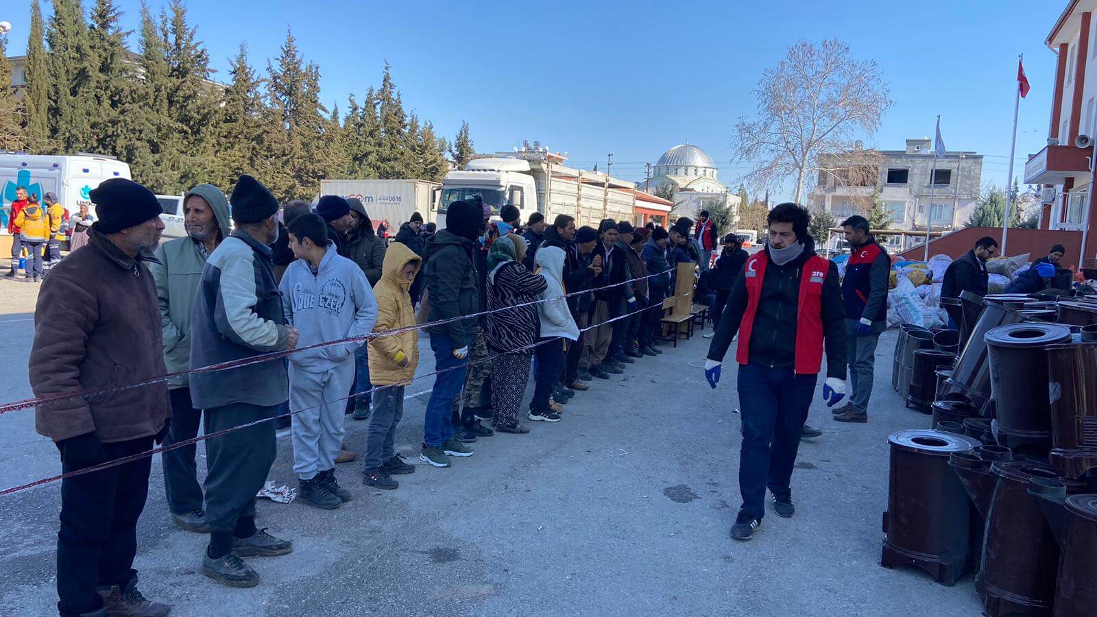 Depremzedelere Hizmetlerimiz Devam Ediyor