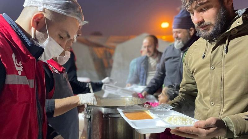 Hatay’da Her Gün 3.000 Kişiye Sıcak Yemek İkramı