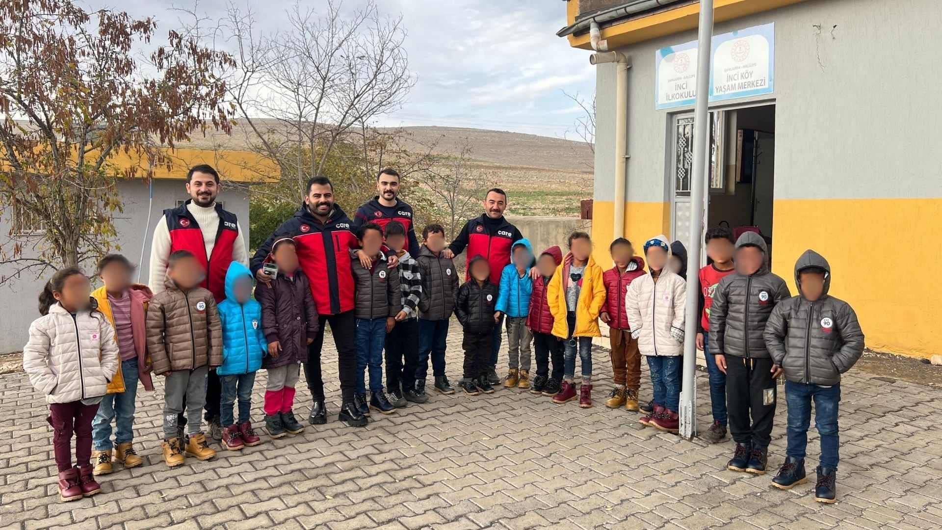 Şanlıurfa’da 180 Öğrenciye Kışlık Hediye
