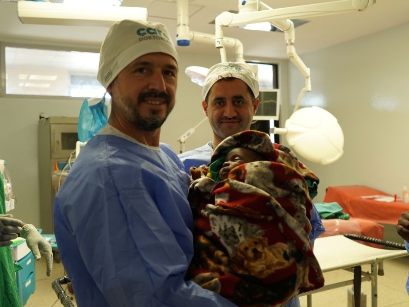 Çare Derneği'nin Yumbe'de umut yeşerten sağlık kampı! Bu iyilik hareketine nasıl katkıda bulunduk? Detaylar için tıklayın.