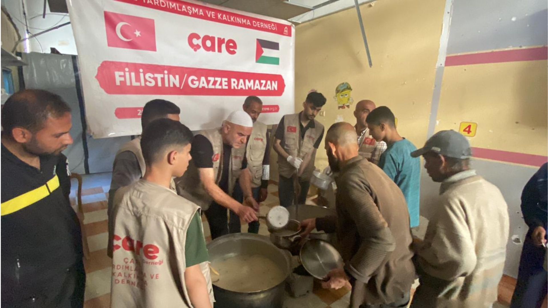Gazze'ye Umut Sofraları: Her Gün İftar Yemeği