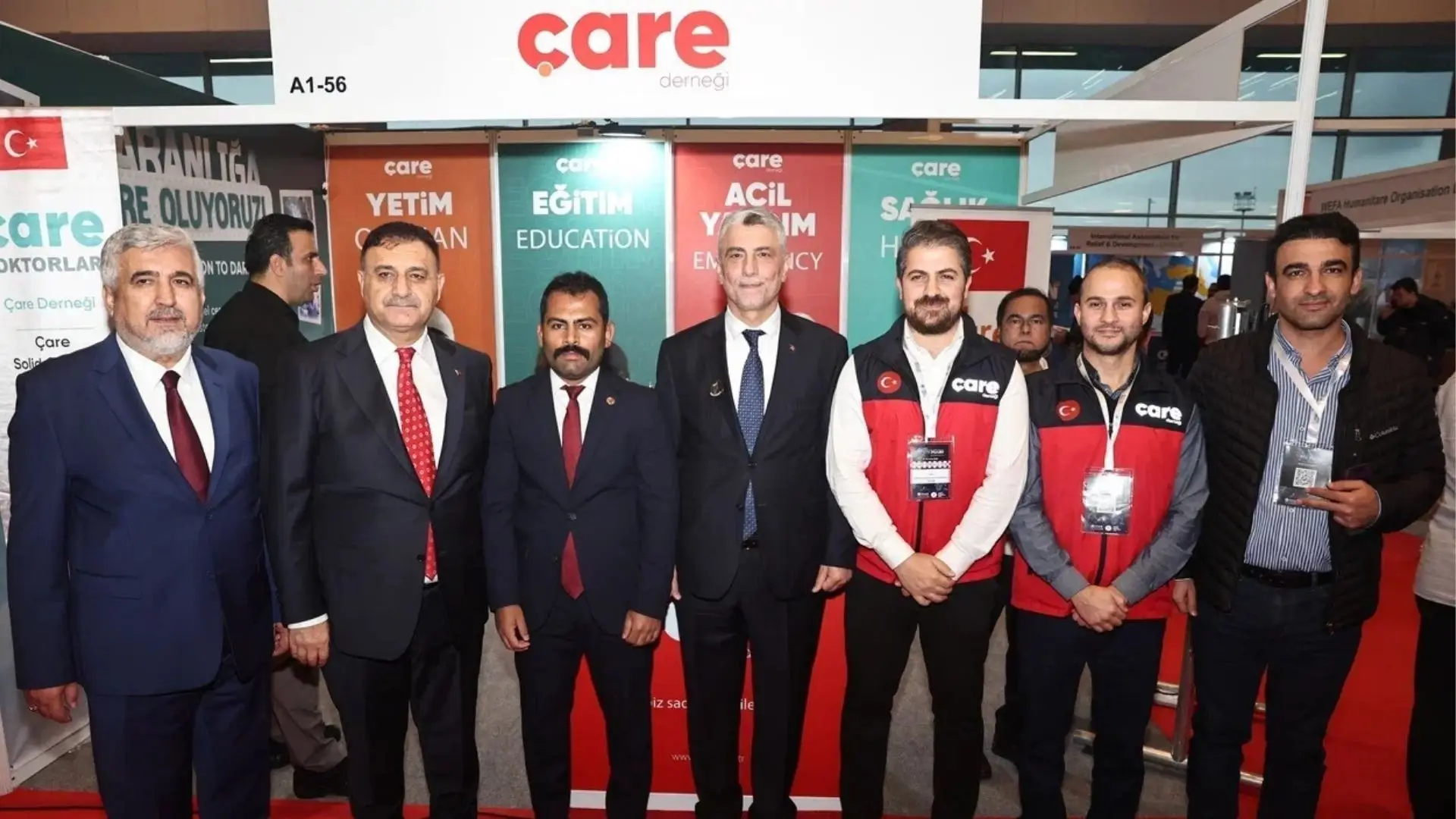Ticaret Bakanı Ömer Bolat Çare Derneği Standında